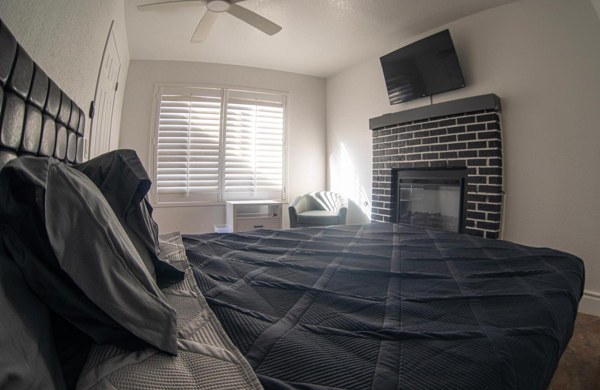Comfy Expansive Home - Near The Strip - Heated Pool Лас-Вегас Экстерьер фото