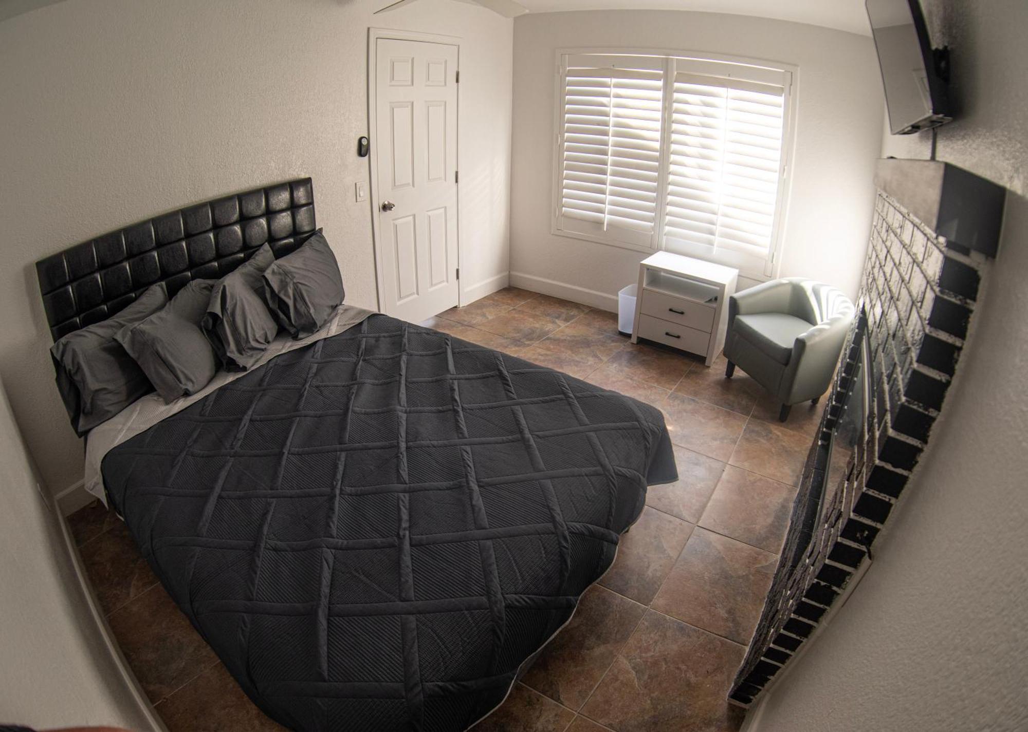 Comfy Expansive Home - Near The Strip - Heated Pool Лас-Вегас Экстерьер фото