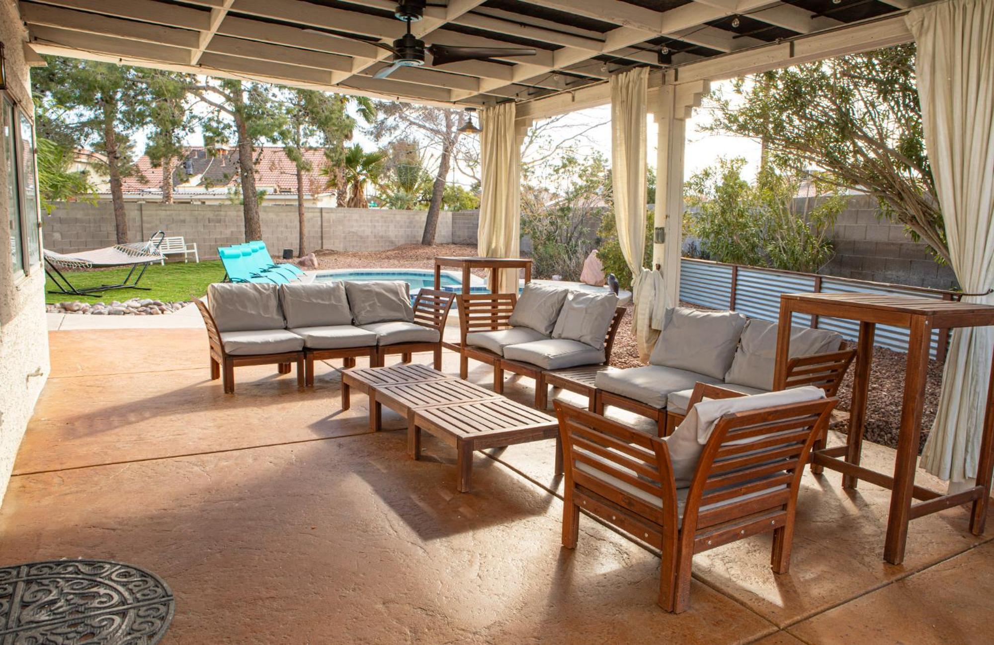 Comfy Expansive Home - Near The Strip - Heated Pool Лас-Вегас Экстерьер фото