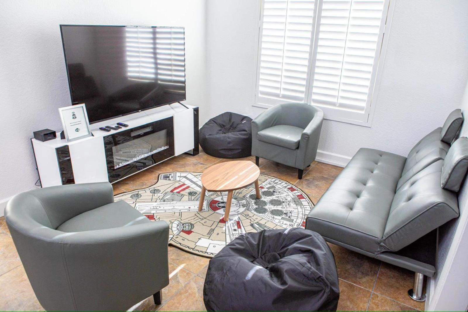 Comfy Expansive Home - Near The Strip - Heated Pool Лас-Вегас Экстерьер фото